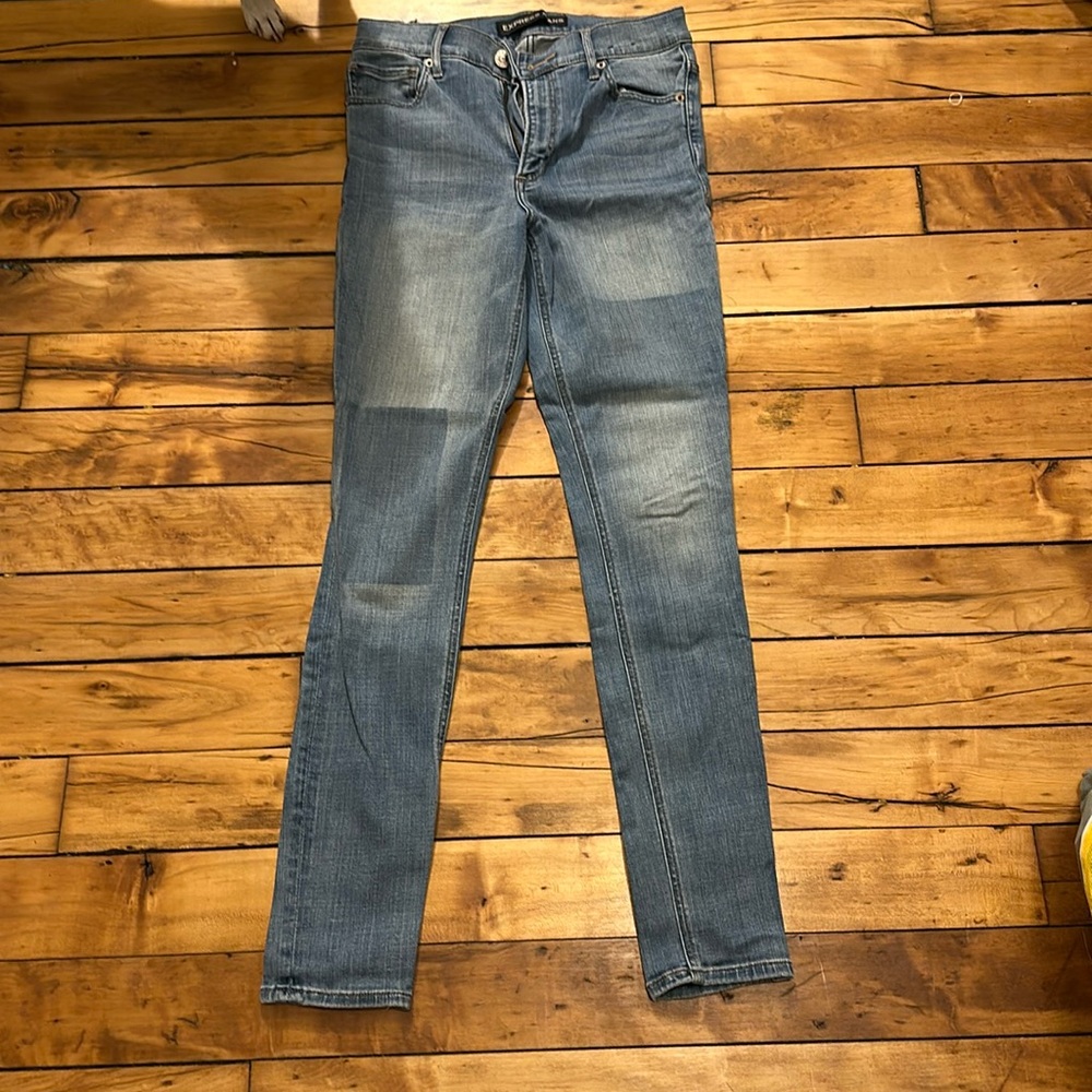 High rise skinny jeans with fade block pattern.